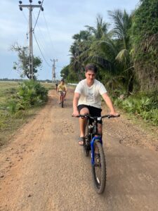 cycling_biketour community srilanka_jaffna_children activity jaffna